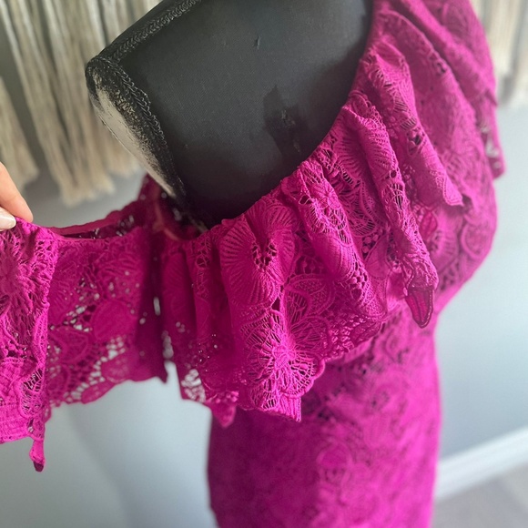 SLIT ASYMMETRICAL COLLAR ONE-SHOULDER LACE EVENING DRESS - Picture 6 of 9